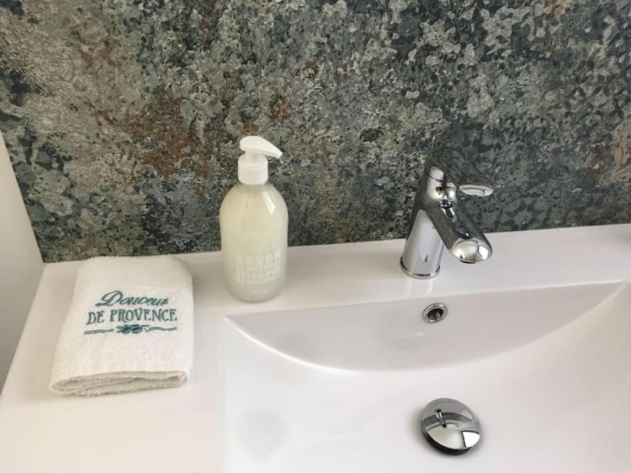 Chambre Avec Petit-Dejeuner En Provence Luberon La Tour-dʼAigues Εξωτερικό φωτογραφία